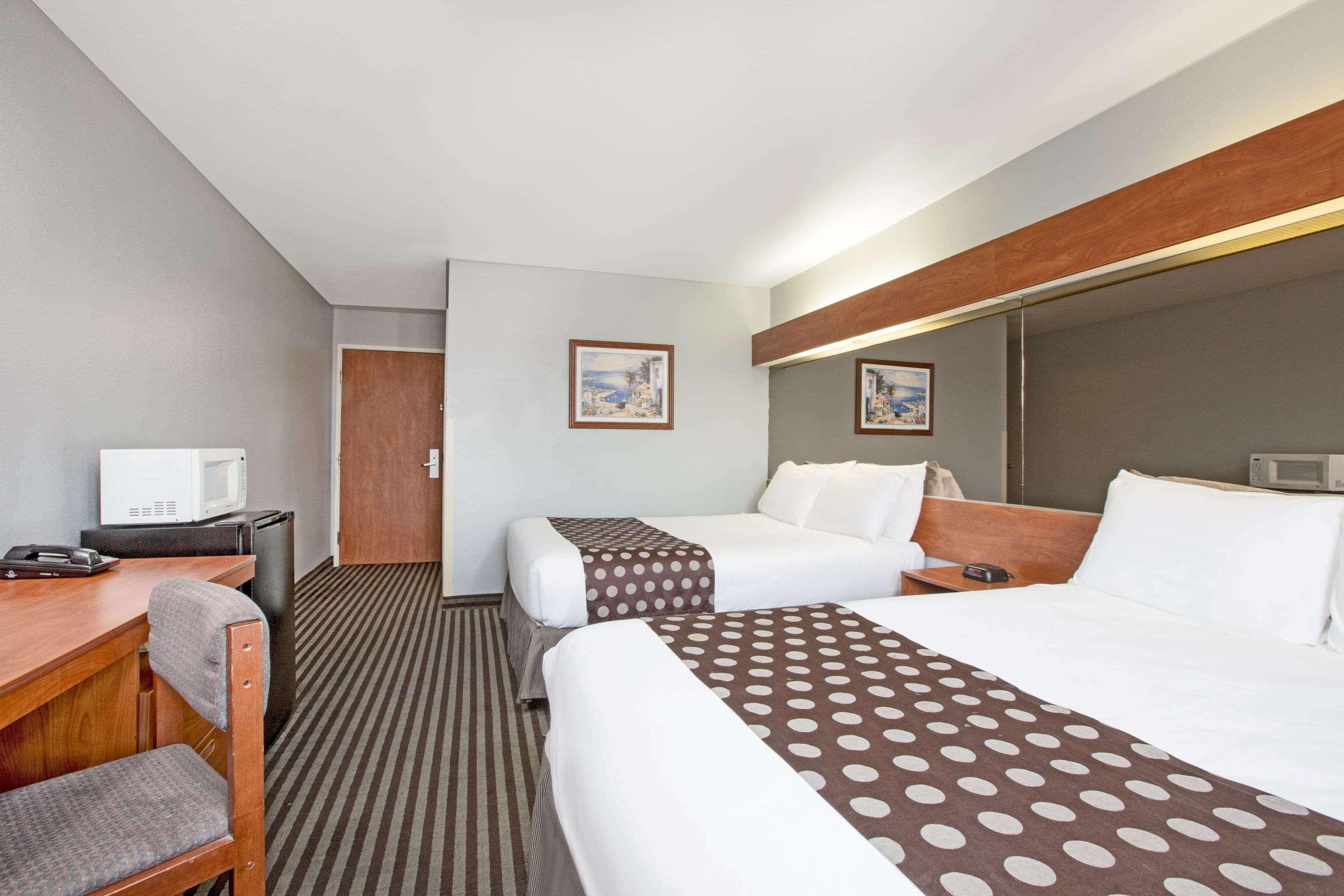 Microtel Inn & Suites By Wyndham Garland/Dallas Exteriör bild