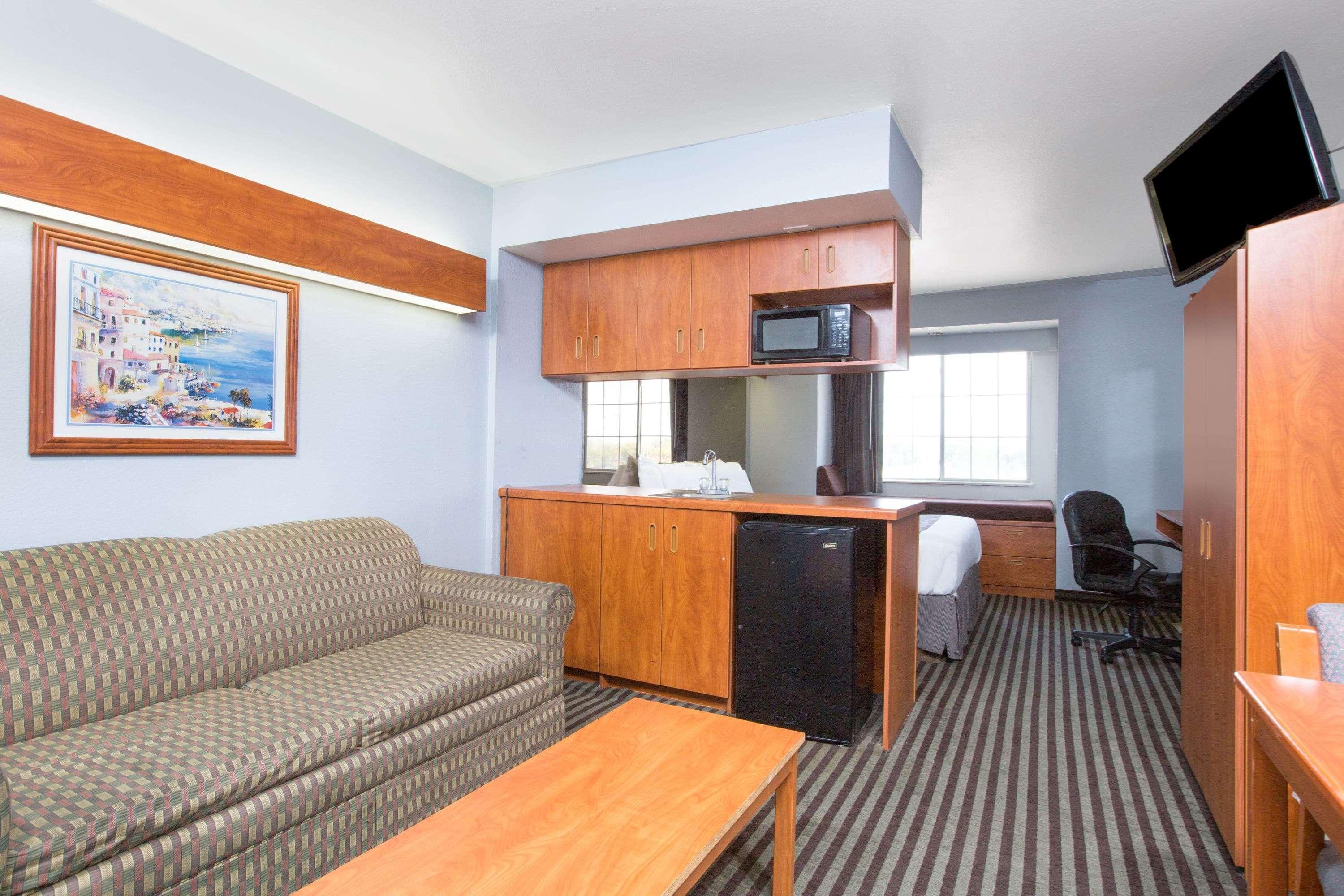 Microtel Inn & Suites By Wyndham Garland/Dallas Exteriör bild